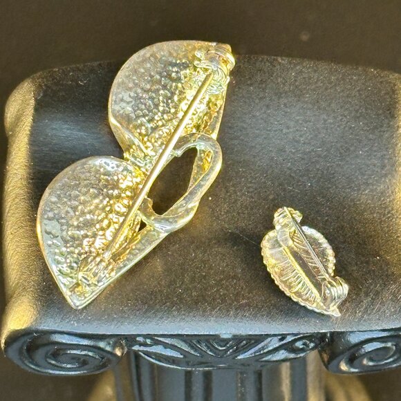 😎 Vintage Blue Rhinestone Sunglasses Brooch & Silver Leaf Pin Set – Retro Chic - Picture 2 of 2